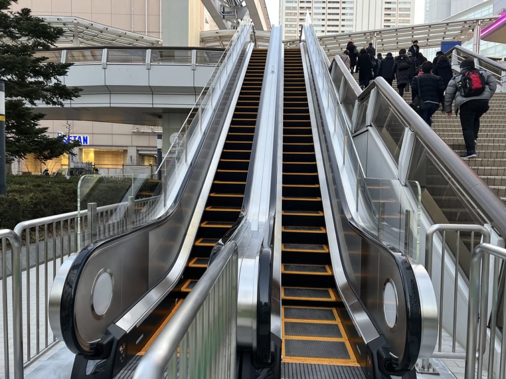 立川駅北口デッキエスカレーター　